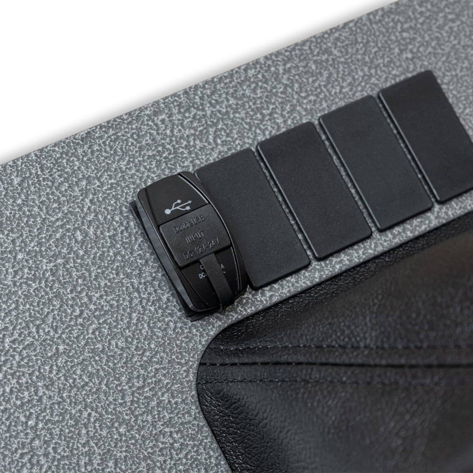 Centre Console (Full Length) for the Toyota LandCruiser 76/79 Dual Cab (2007-On) (view 7)
