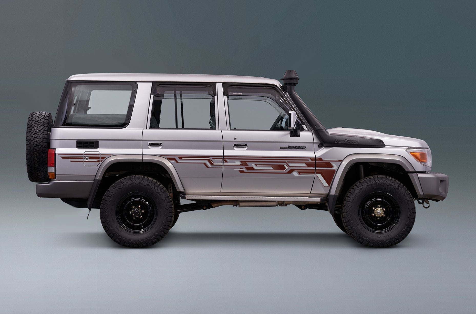 70 Series Land Cruiser Decal Body Stripe Kit (DOHA) - 76 Series (2007-)
