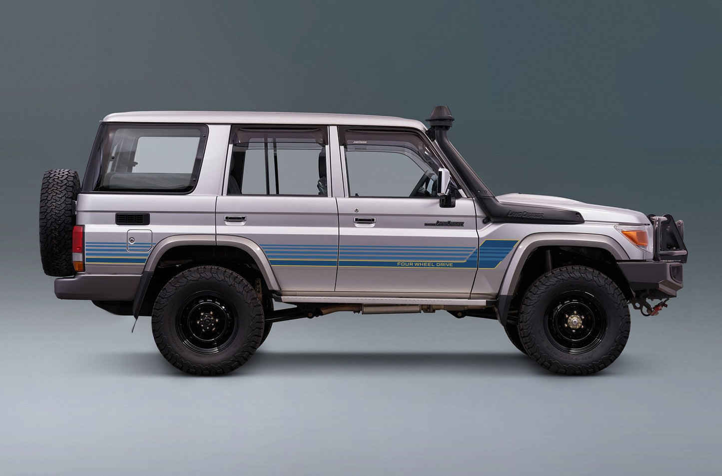 70 Series Land Cruiser Decal Body Stripe Kit (Townsville) - 76 Series (2007-)