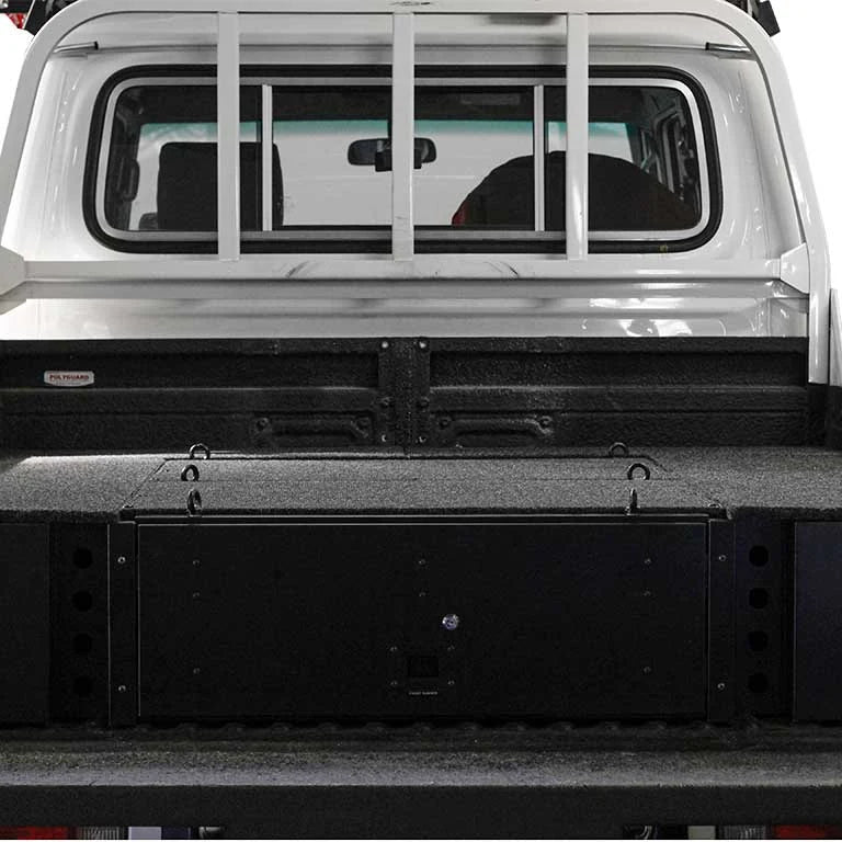 Toyota Land Cruiser 79 DC Drawer Kit: drawer kit fitted in the tub, drawers closed
